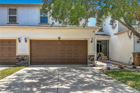 Townhouse in Tampa, Florida 3 bedrooms, 176.24 sq.m. № 2221388 - photo 2