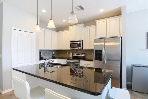 Townhouse in Tampa, Florida 3 bedrooms, 176.24 sq.m. № 2221388 - photo 3