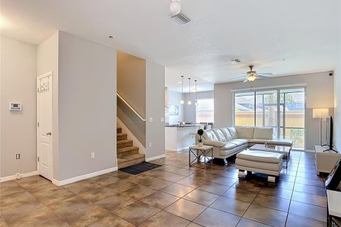 Townhouse in Tampa, Florida 3 bedrooms, 176.24 sq.m. № 2221388 - photo 4
