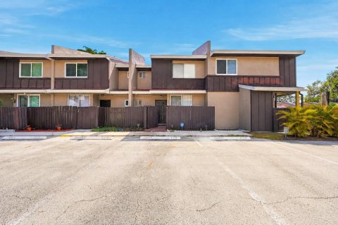 Touwnhouse à vendre à North Lauderdale, Floride: 2 chambres, 115.38 m2 № 2190563 - photo 4