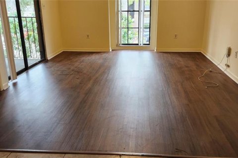 Condo in Tampa, Florida, 2 bedrooms  № 1900159 - photo 10