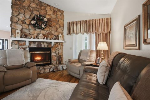 House in Land O' Lakes, Florida 4 bedrooms, 186.64 sq.m. № 2203248 - photo 12