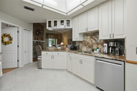 House in Land O' Lakes, Florida 4 bedrooms, 186.64 sq.m. № 2203248 - photo 18