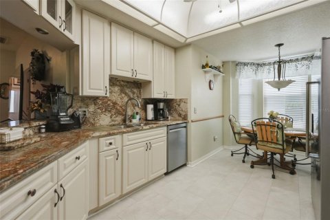 House in Land O' Lakes, Florida 4 bedrooms, 186.64 sq.m. № 2203248 - photo 16