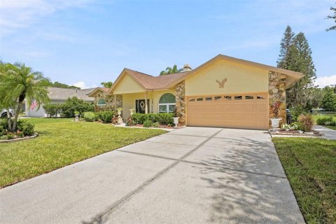 House in Land O' Lakes, Florida 4 bedrooms, 186.64 sq.m. № 2203248 - photo 4