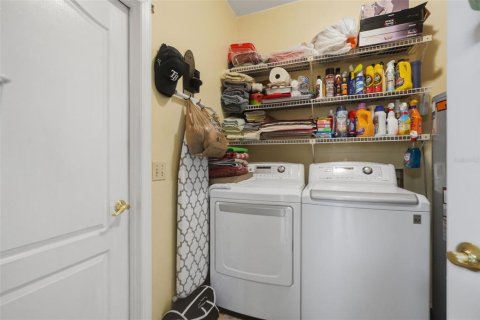 House in Land O' Lakes, Florida 4 bedrooms, 186.64 sq.m. № 2203248 - photo 19