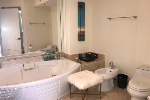 Condominio en venta en Sunny Isles Beach, Florida, 2 dormitorios, 152.64 m2 № 2020853 - foto 15