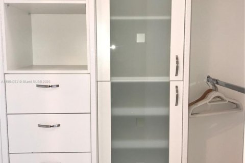 Condominio en venta en Sunny Isles Beach, Florida, 2 dormitorios, 152.64 m2 № 2020853 - foto 18