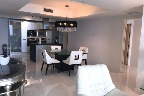 Condominio en venta en Sunny Isles Beach, Florida, 2 dormitorios, 152.64 m2 № 2020853 - foto 5