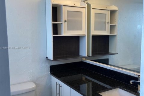 Copropriété à louer à North Bay Village, Floride: 41.43 m2 № 1967978 - photo 13