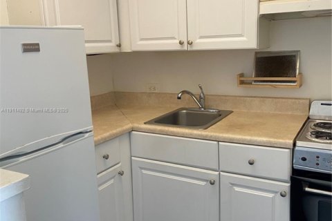 Copropriété à louer à North Bay Village, Floride: 41.43 m2 № 1967978 - photo 18