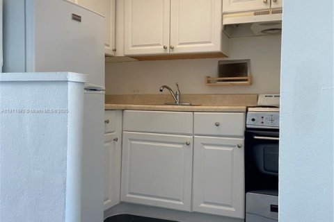 Copropriété à louer à North Bay Village, Floride: 41.43 m2 № 1967978 - photo 2