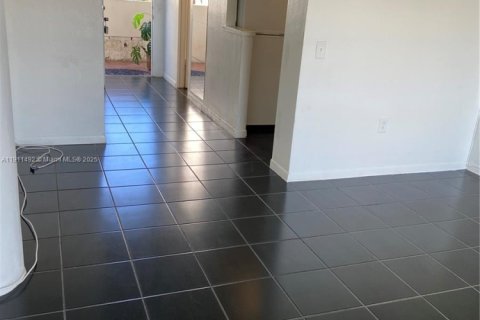 Copropriété à louer à North Bay Village, Floride: 41.43 m2 № 1967978 - photo 9