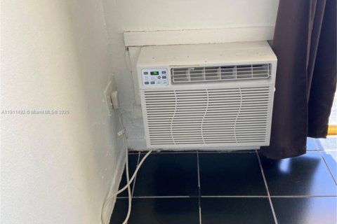 Copropriété à louer à North Bay Village, Floride: 41.43 m2 № 1967978 - photo 8