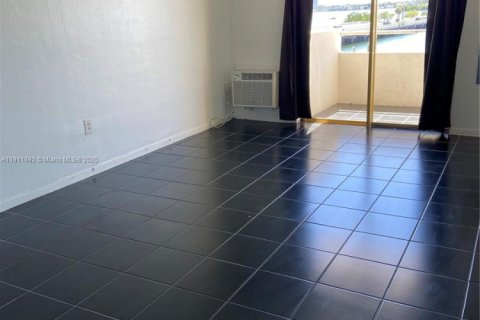 Copropriété à louer à North Bay Village, Floride: 41.43 m2 № 1967978 - photo 16