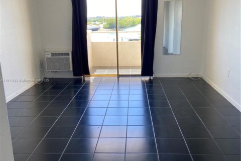 Copropriété à louer à North Bay Village, Floride: 41.43 m2 № 1967978 - photo 11