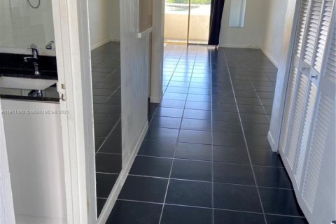 Copropriété à louer à North Bay Village, Floride: 41.43 m2 № 1967978 - photo 5