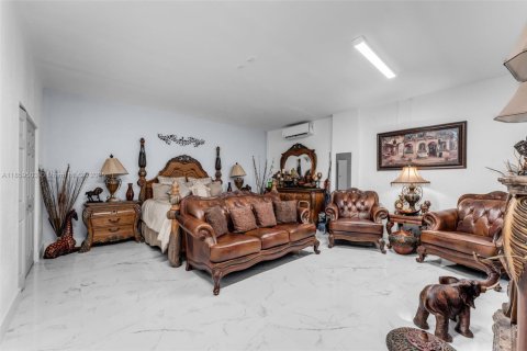 Купить виллу или дом в Хомстед, Флорида 5 спален, 263.66м2, № 1888155 - фото 17