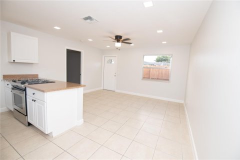 House in West Palm Beach, Florida 1 bedroom, 55.74 sq.m. № 2086615 - photo 8