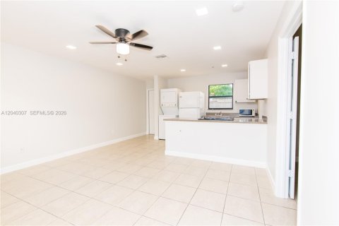 House in West Palm Beach, Florida 1 bedroom, 55.74 sq.m. № 2086615 - photo 9
