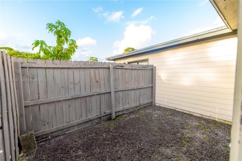 House in West Palm Beach, Florida 1 bedroom, 55.74 sq.m. № 2086615 - photo 13