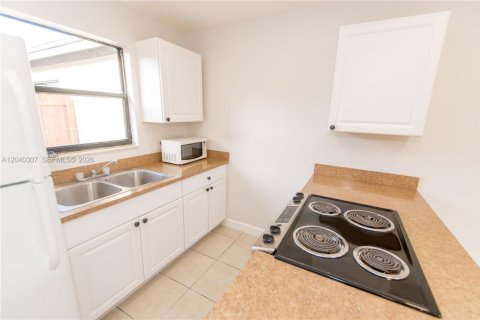 House in West Palm Beach, Florida 1 bedroom, 55.74 sq.m. № 2086615 - photo 4