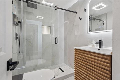 Immobilier commercial à vendre à Saint Petersburg, Floride: 3 chambres, 85.66 m2 № 2416324 - photo 18