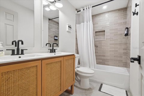Immobilier commercial à vendre à Saint Petersburg, Floride: 3 chambres, 85.66 m2 № 2416324 - photo 16