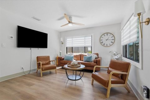 Immobilier commercial à vendre à Saint Petersburg, Floride: 3 chambres, 85.66 m2 № 2416324 - photo 3