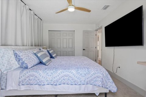Immobilier commercial à vendre à Saint Petersburg, Floride: 3 chambres, 85.66 m2 № 2416324 - photo 14