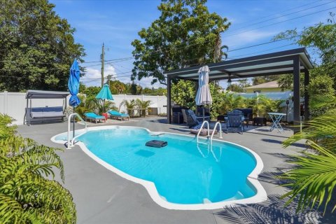 Immobilier commercial à vendre à Saint Petersburg, Floride: 3 chambres, 85.66 m2 № 2416324 - photo 26