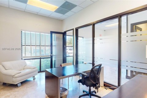 Immobilier commercial à vendre à Davie, Floride № 2049289 - photo 3