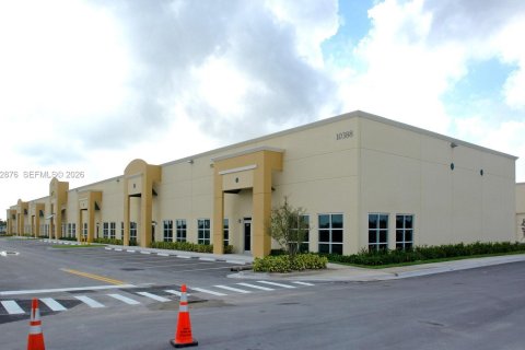 Immobilier commercial à vendre à Davie, Floride № 2049289 - photo 1