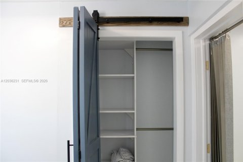 Propiedad comercial en alquiler en Miami, Florida, 1 dormitorio, 23.23 m2 № 2084767 - foto 14