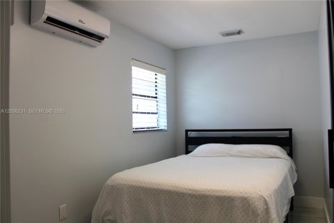 Propiedad comercial en alquiler en Miami, Florida, 1 dormitorio, 23.23 m2 № 2084767 - foto 11