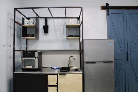 Propiedad comercial en alquiler en Miami, Florida, 1 dormitorio, 23.23 m2 № 2084767 - foto 3