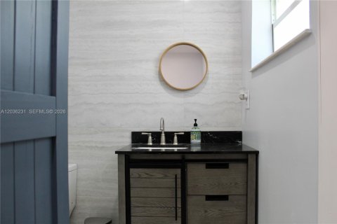 Propiedad comercial en alquiler en Miami, Florida, 1 dormitorio, 23.23 m2 № 2084767 - foto 6