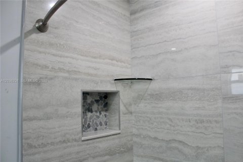 Propiedad comercial en alquiler en Miami, Florida, 1 dormitorio, 23.23 m2 № 2084767 - foto 9