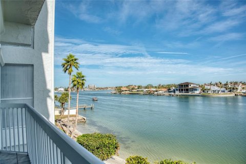 Copropriété à vendre à Saint Pete Beach, Floride: 2 chambres, 162.58 m2 № 1912675 - photo 30