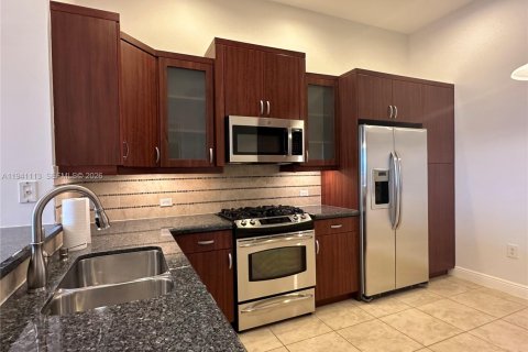 Condo in Sunrise, Florida, 2 bedrooms  № 2000039