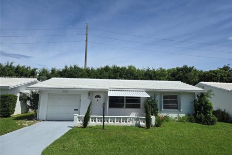 Villa ou maison à vendre à Boynton Beach, Floride: 2 chambres, 109.62 m2 № 1941634 - photo 1