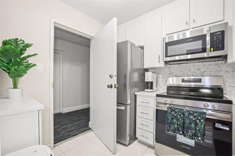 Condo in Dunedin, Florida, 2 bedrooms  № 2238135 - photo 10