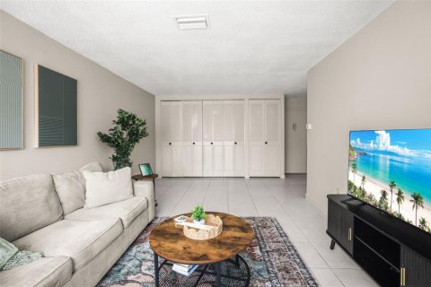 Condo in Dunedin, Florida, 2 bedrooms  № 2238135 - photo 15
