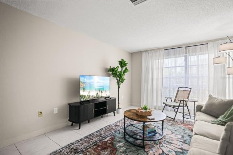 Condo in Dunedin, Florida, 2 bedrooms  № 2238135 - photo 14