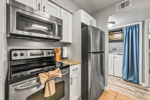 Condo in Largo, Florida, 3 bedrooms  № 1719090 - photo 6