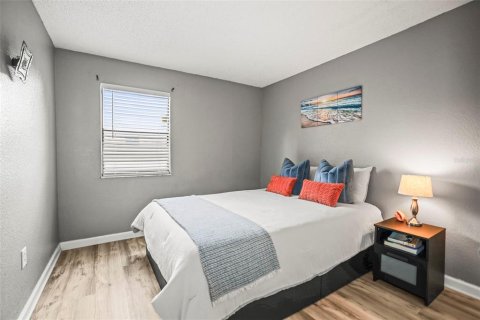 Condo in Largo, Florida, 3 bedrooms  № 1719090 - photo 23