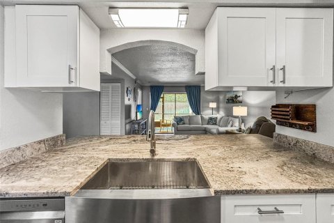 Condo in Largo, Florida, 3 bedrooms  № 1719090 - photo 8