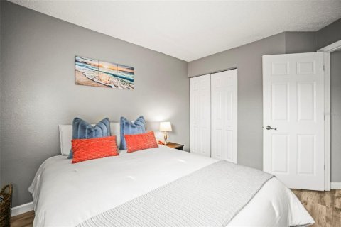 Condo in Largo, Florida, 3 bedrooms  № 1719090 - photo 22