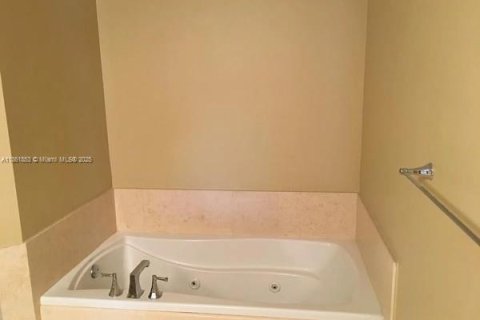 Apartment in Aventura, Florida 2 bedrooms, 121.89 sq.m. № 1892433 - photo 19