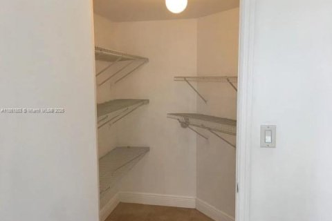 Apartment in Aventura, Florida 2 bedrooms, 121.89 sq.m. № 1892433 - photo 15